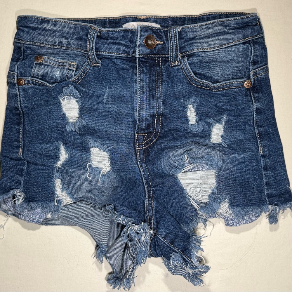 ARIYA Blue Distressed Jean Shorts SZ 3/26